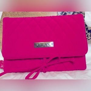 NWT, Vera Bradley, Fuchsia, All wrapped up jewelry roll. Fuchsia/pink = Barbie